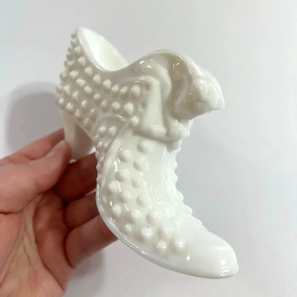 Vintage Fenton Victorian Hobnail White Milk Glass Shoe Slipper Boot Cat Kitten